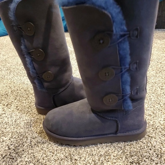 UGG Shoes - Womens size 7 ugg triple Bailey boot 🧿